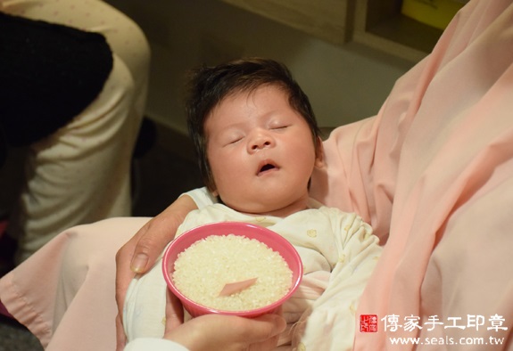 邱寶寶(新北板橋區到府嬰兒寶寶滿月剃頭理髮、免費到府嬰兒剃胎毛儀式吉祥話)。到府剃頭剃胎毛主持、專業拍照、DVD光碟、證書。★購買「臍帶章、肚臍章、胎毛筆刷印章」贈送：剃頭、收涎、抓周，三選一。2015.10.26 照片6